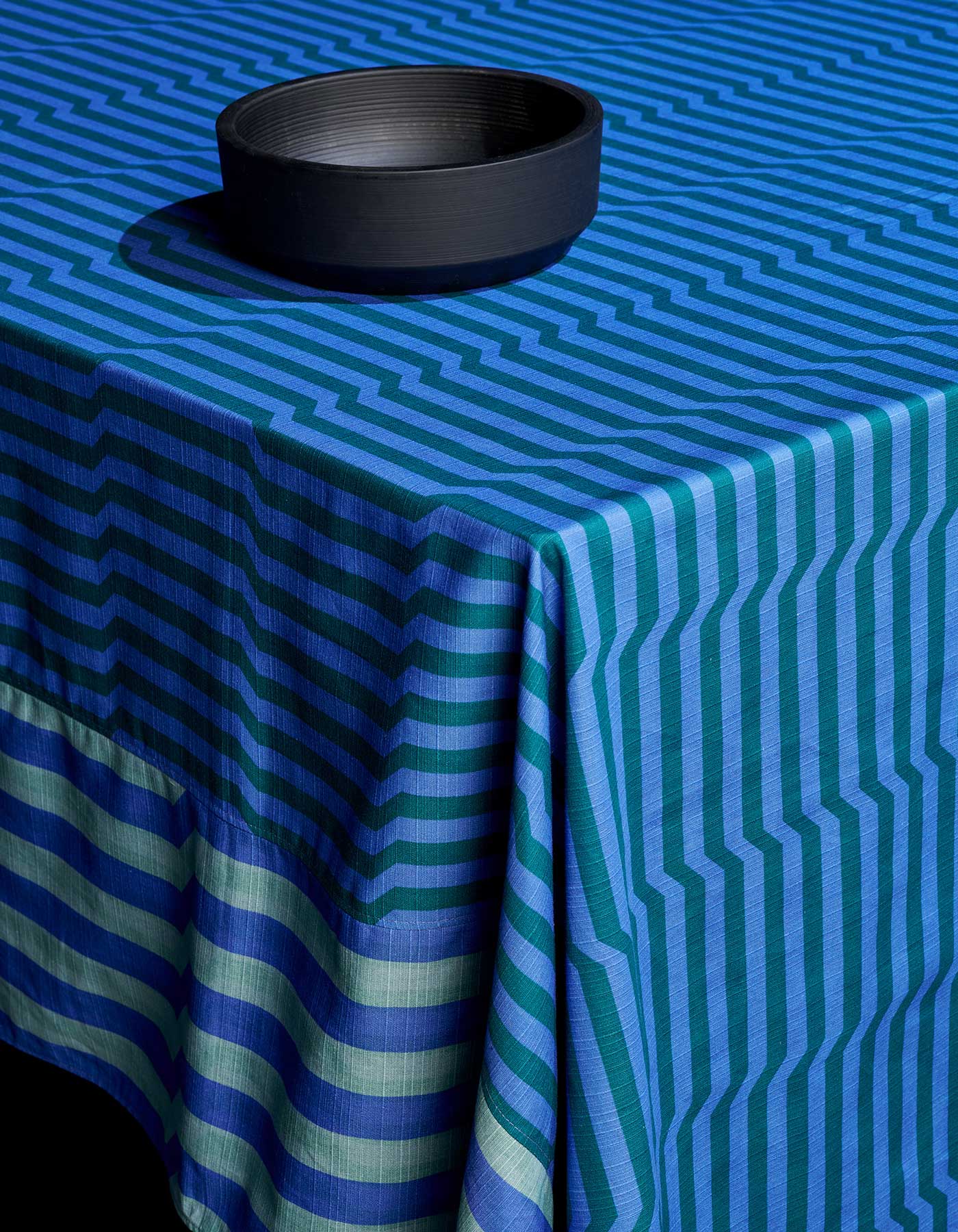 Tortuga Forma reversible tablecloth