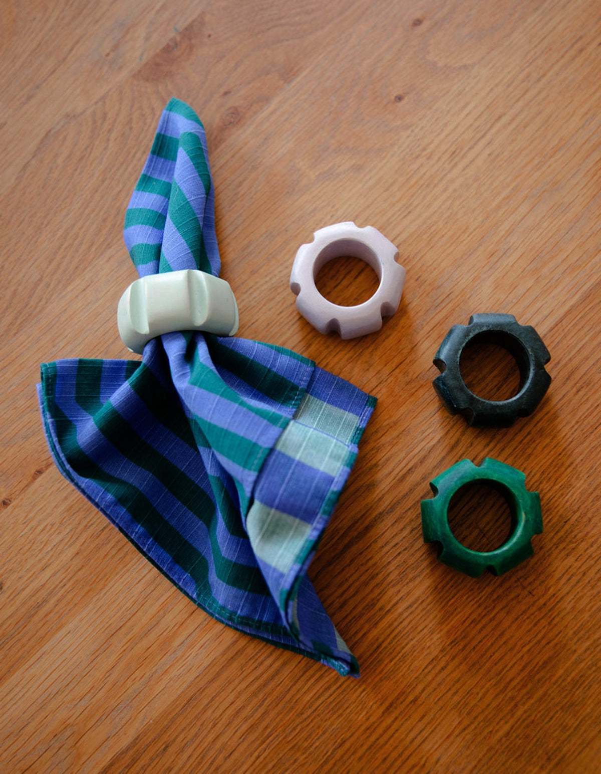 Painted wooden napkin rings asterisk