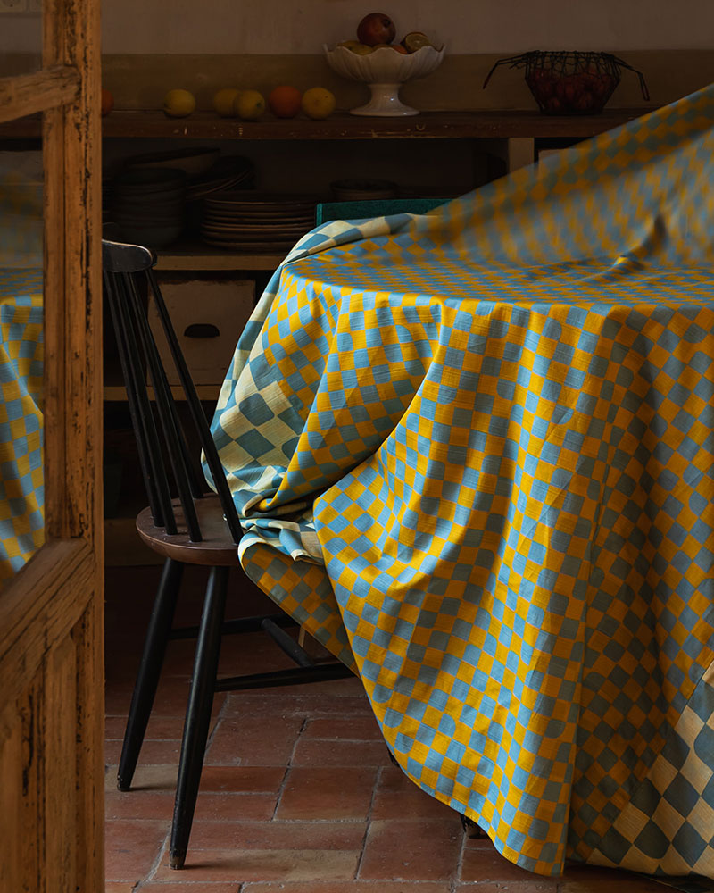 Tortuga Forma Table Setting with The Checker Tablecloth