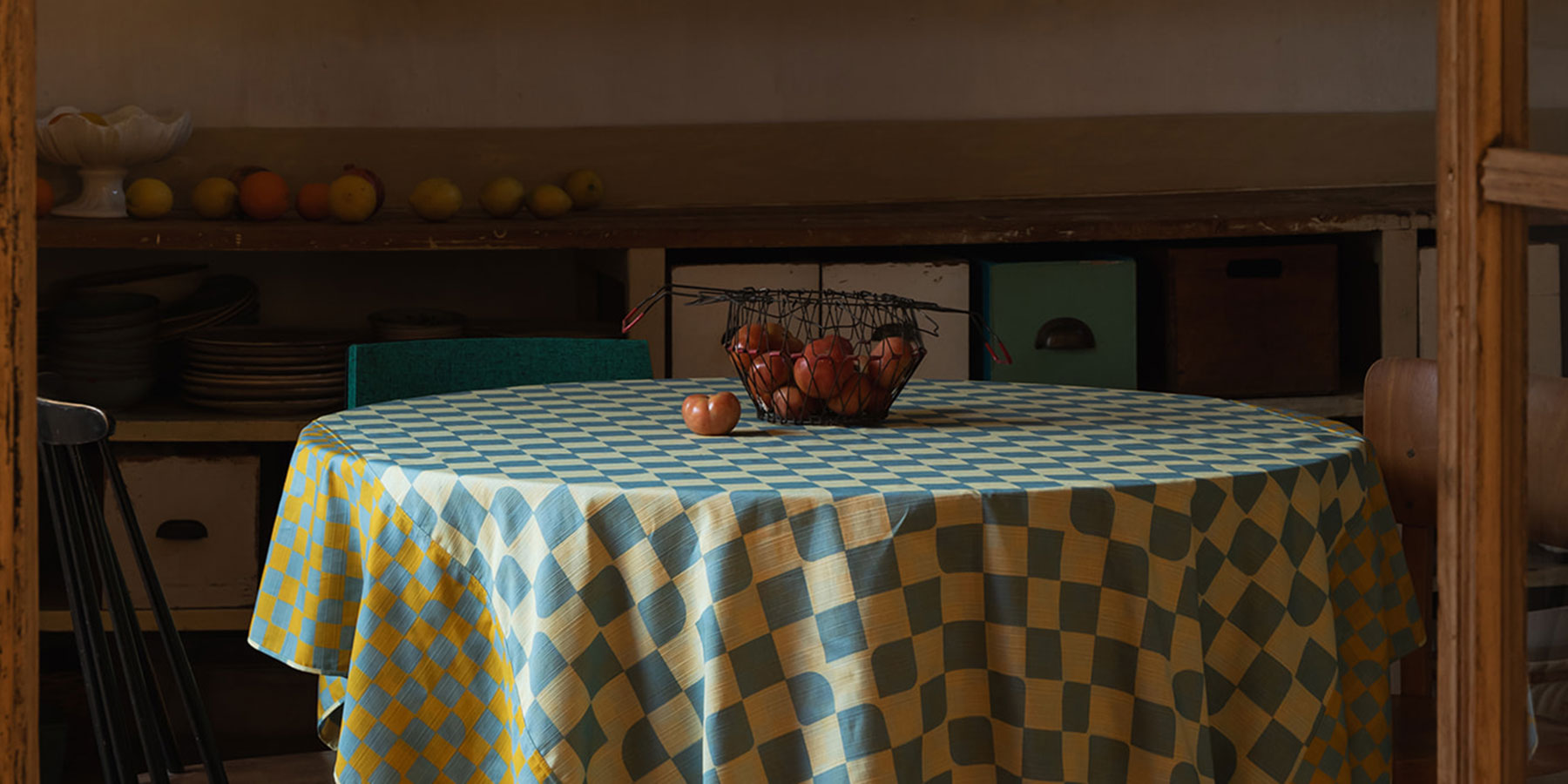 Tortuga Forma Table Setting with The Checker Tablecloth