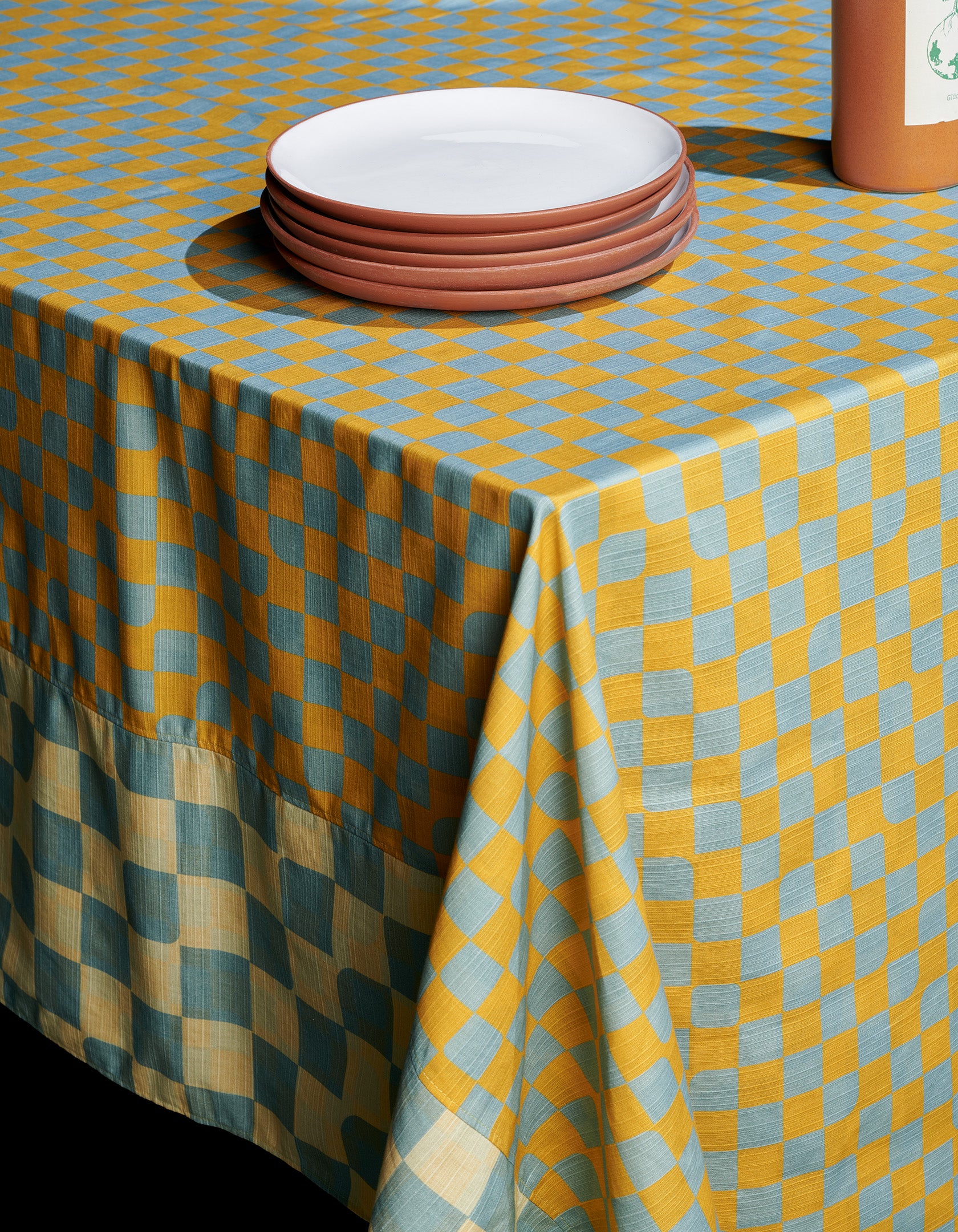 Tortuga Forma reversible checker tablecloth