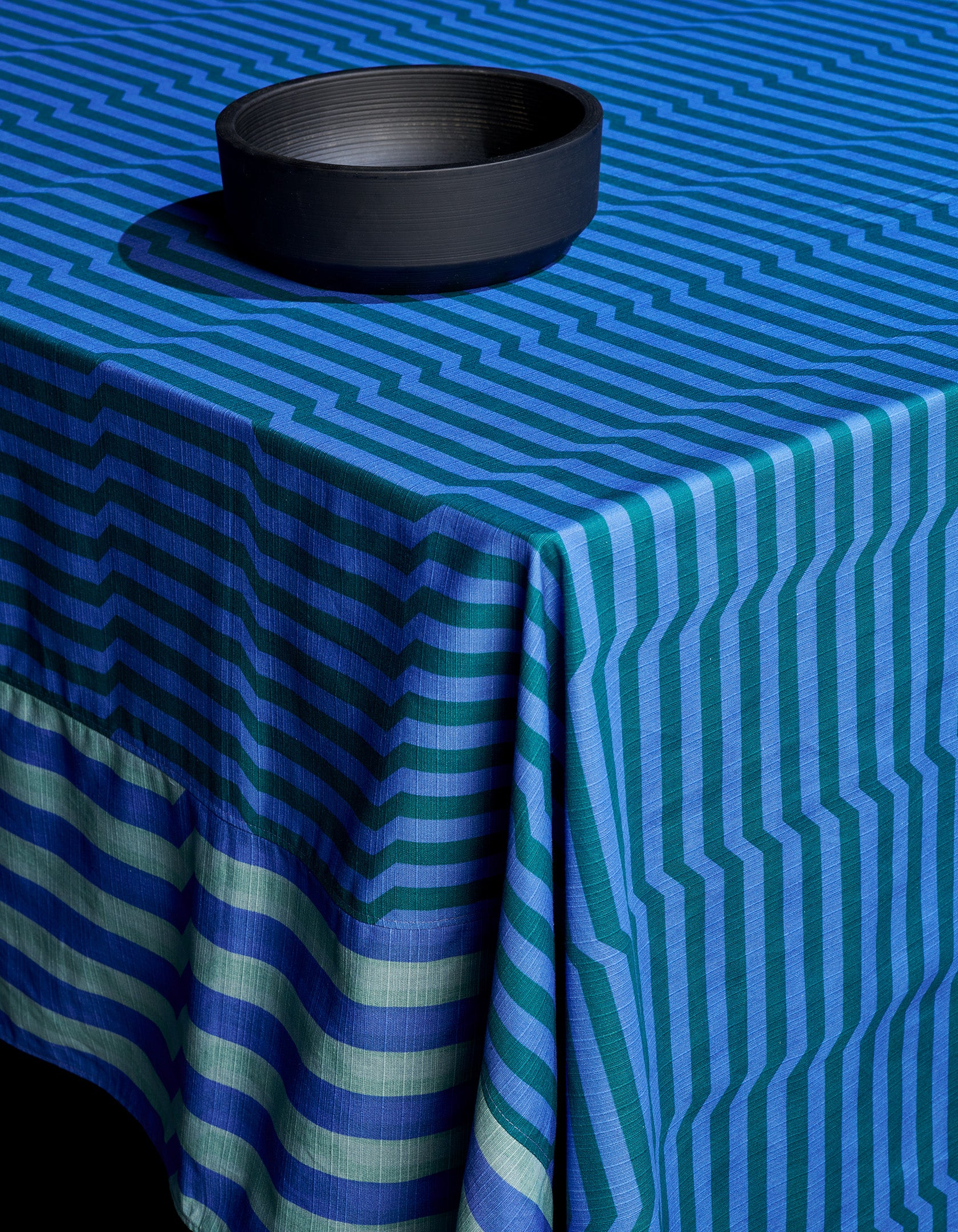 Tortuga Forma reversible tablecloth